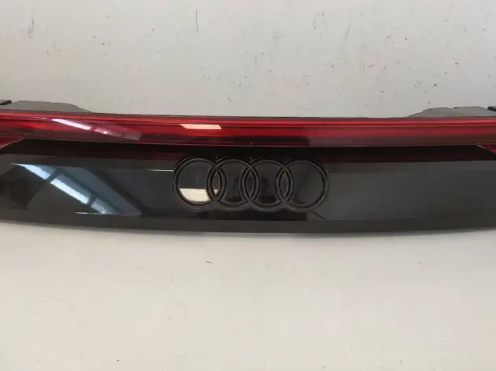 Audi Q8 (2018 - ) 4M8945095M Задний фонарь в крышке багажника — фото 4