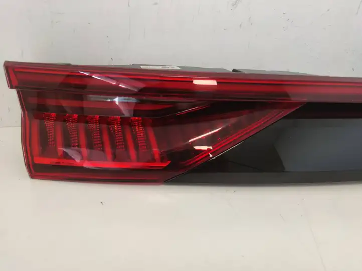 Audi Q8 (2018 - ) 4M8945095M Задний фонарь в крышке багажника — фото 5