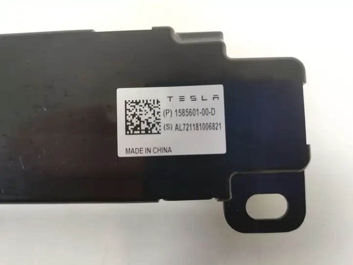 Tesla Model 3 (2017 - 2023) 1585601-00-D Антенна Bluetooth — фото 8
