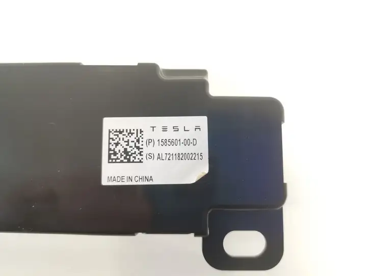 Tesla Model 3 (2017 - 2023) 1585601-00-D Антенна Bluetooth — фото 8