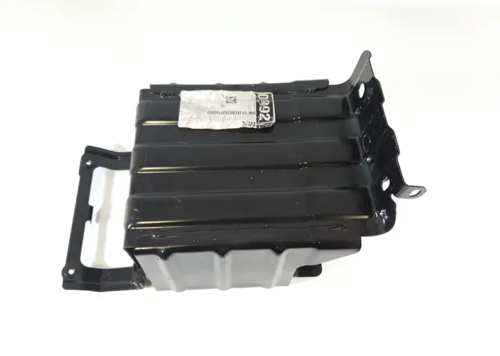 Tesla Model X (2015 - 2021) 1060244-00-D Крышка ящика аккумулятора — фото 2