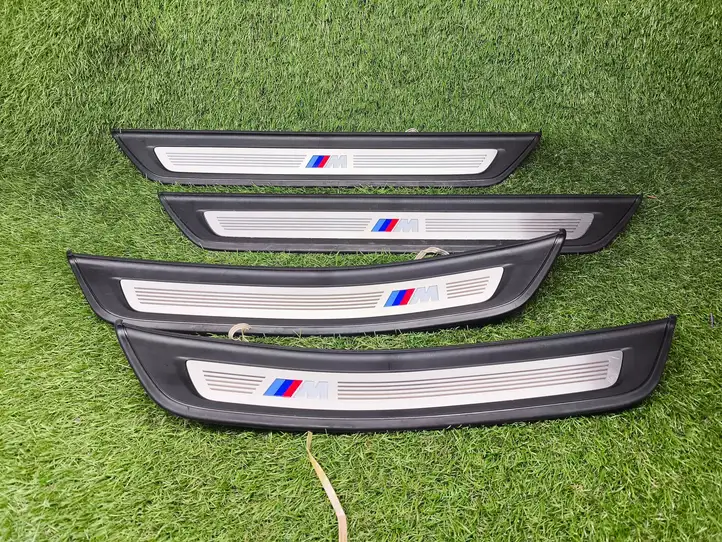 BMW 5 G30 G31 (2016 - ) 8064906 Внутренняя обшивка порога (комплект) — фото 1