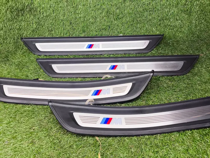 BMW 5 G30 G31 (2016 - ) 8064906 Внутренняя обшивка порога (комплект) — фото 5