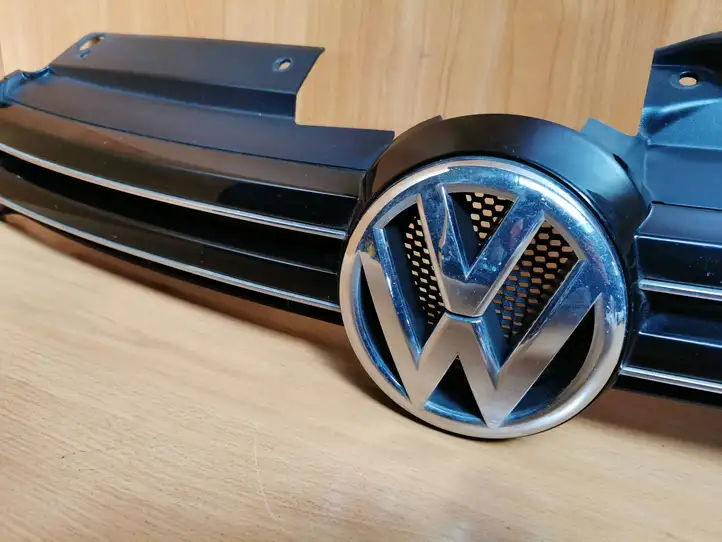 Volkswagen Golf VI (2009 - 2013) 5K0853653 Передняя решетка — фото 3