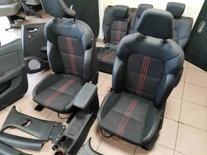 Renault Clio V (2019 - ) Комплект салона — фото 19