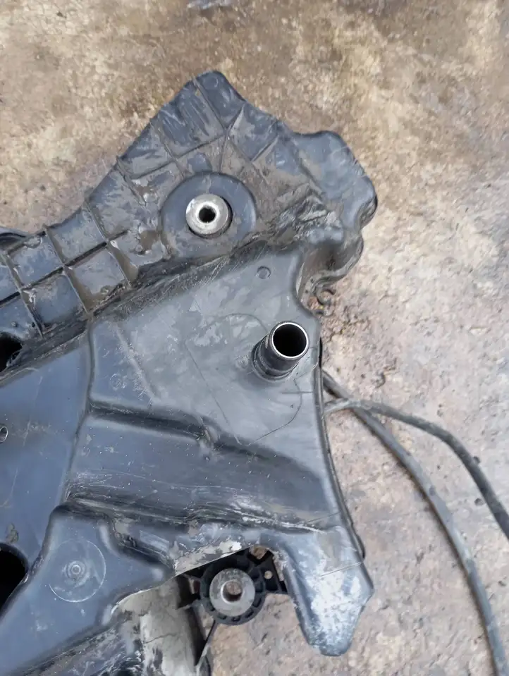 Mercedes-Benz E W213 (2016 - ) A0994711200 Бак AdBlue — фото 6