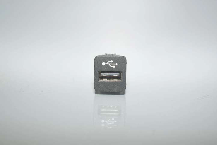 9229294 BMW 3 G20 G21 USB jungtis