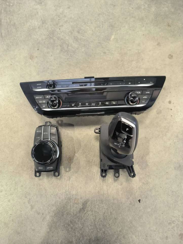 6844225 BMW 5 G30 G31 Multimedijos kontroleris