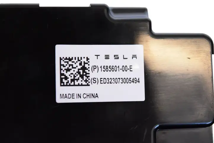 Tesla Model 3 (2017 - 2023) 158560100E Усилитель антенны — фото 5