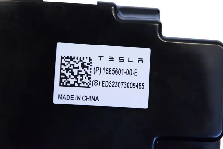 Tesla Model 3 (2017 - 2023) 158560100E Усилитель антенны — фото 5