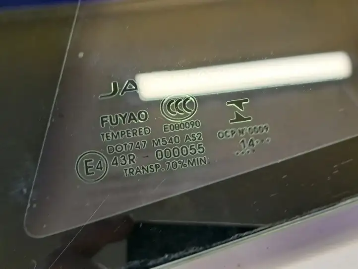 Jaguar F-Type (2013 - ) E443R000055 Заднее боковое стекло — фото 3