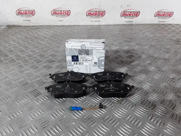 Mercedes-Benz B-class W246 (2014 - 2018) A0004203002 Передние тормозные колодки — фото 1