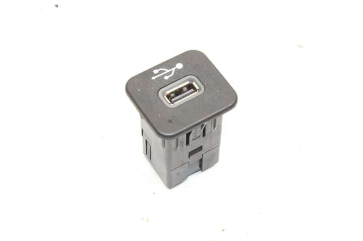 735600659 Jeep Renegade USB jungtis