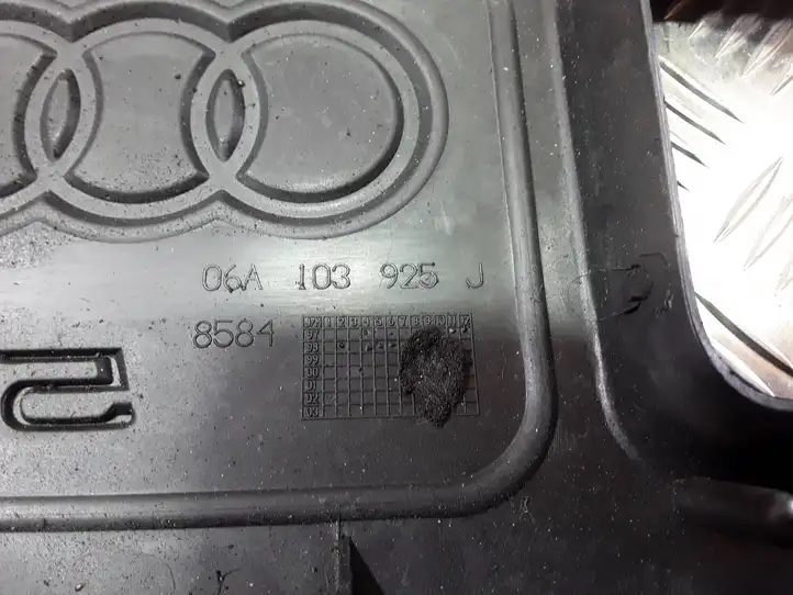 Audi A3/S3 8L (2000 - 2003) 06A103925J Крышка двигателя декоративная — фото 2