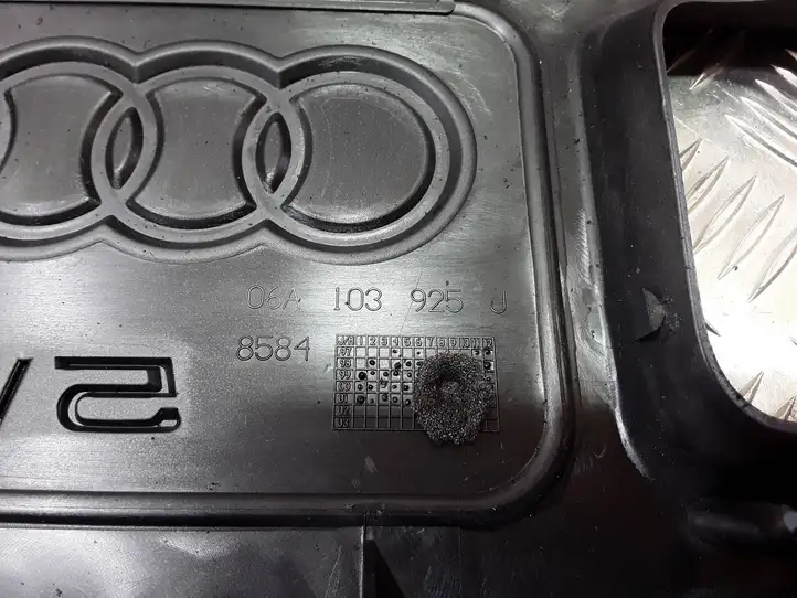 Volkswagen Golf V (2003 - 2009) 06A103925T Крышка двигателя декоративная — фото 2