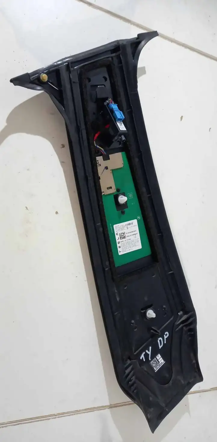 Tesla Model Y (2019 - 2024) 151625800E Верхняя обшивка стойки B — фото 2