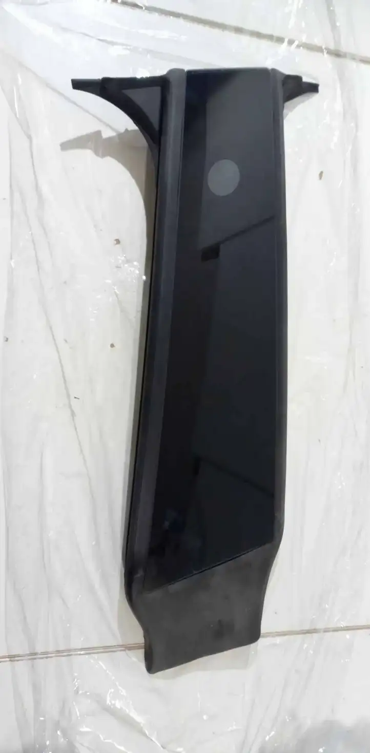 Tesla Model Y (2019 - 2024) 151625500E Наружная накладка стойки B — фото 2