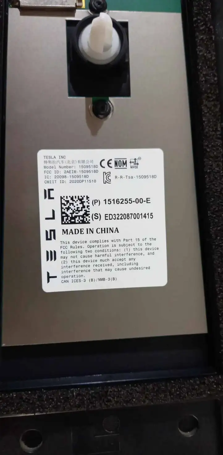 Tesla Model Y (2019 - 2024) 151625500E Наружная накладка стойки B — фото 5