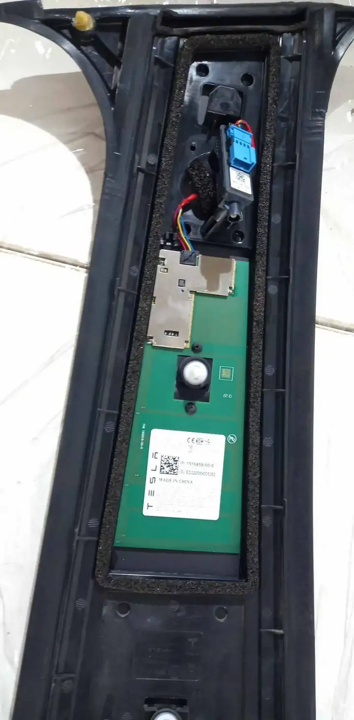 Tesla Model Y (2019 - 2024) 151625800E Верхняя обшивка стойки B — фото 4