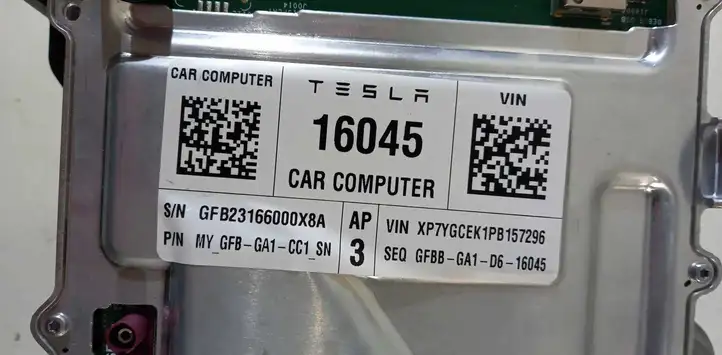 Tesla Model Y (2019 - 2024) 168443500J Блок управления двигателем (ЭБУ) — фото 2
