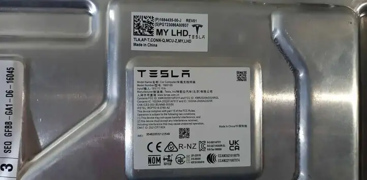Tesla Model Y (2019 - 2024) 168443500J Блок управления двигателем (ЭБУ) — фото 7