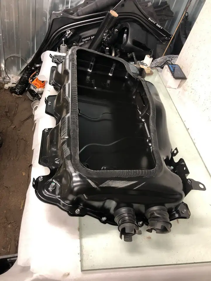 BMW 3 G20 G21 (2019 - ) 1000052096C Корпус аккумуляторной батареи — фото 1