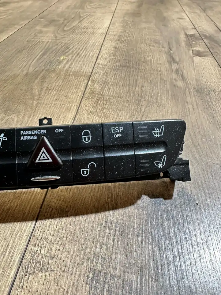 Mercedes-Benz E W211 (2002 - 2009) 2118210158 Другие включатели / ручки/ переключатели — фото 3