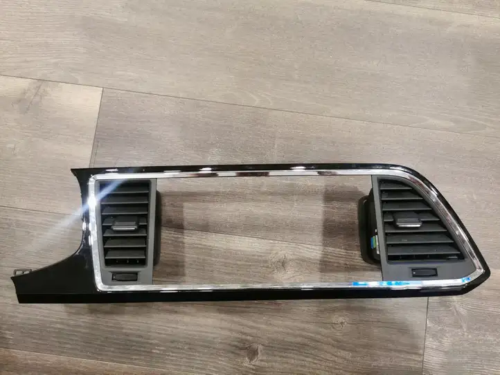 Seat Ateca (2016 - ) 576820951 Центральный воздушный дефлектор — фото 1