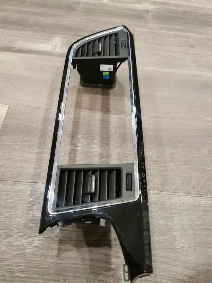 Seat Ateca (2016 - ) 576820951 Центральный воздушный дефлектор — фото 3