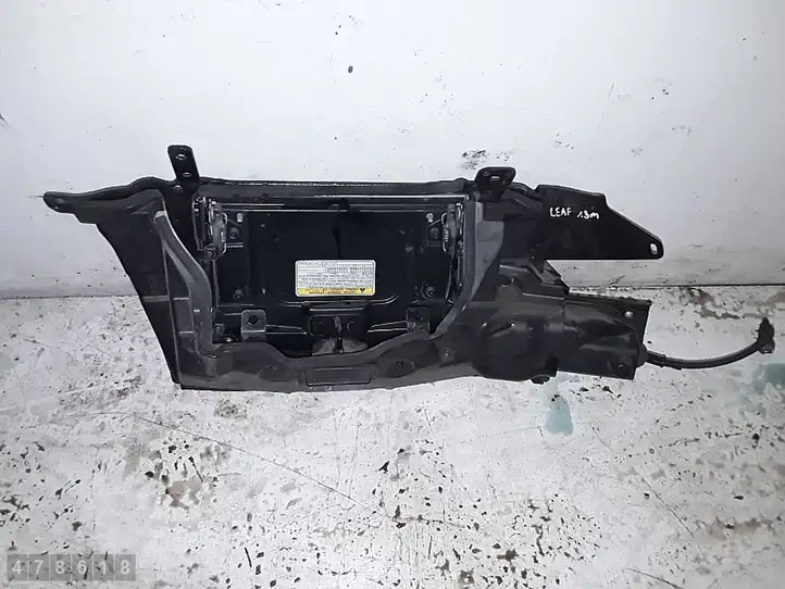 Nissan Leaf I (ZE0) (2010 - 2017) Крышка зарядного разъема — фото 2