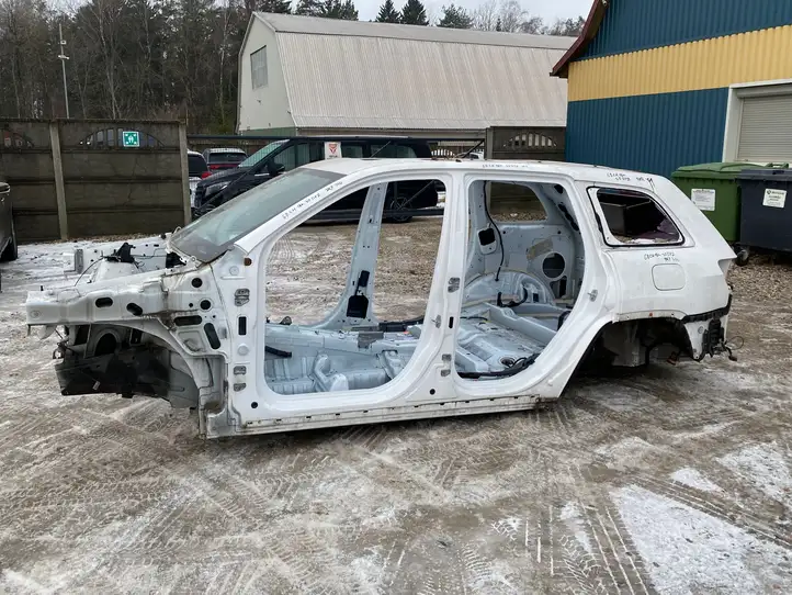 Jeep Grand Cherokee (2010 - 2021) Кузов — фото 2