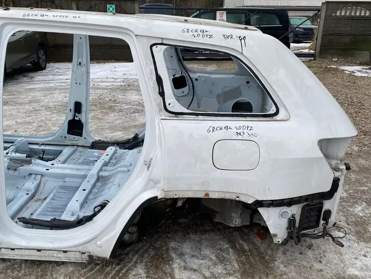 Jeep Grand Cherokee (2010 - 2021) Кузов — фото 10