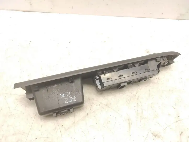Mazda 5 (2010 - 2016) CC64684L6 Кнопка стеклоподъемников — фото 9