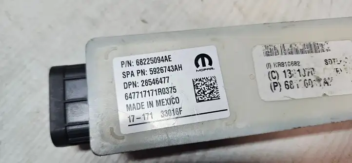 Chrysler Pacifica (2016 - ) 68225094AE Блок управления раздвижными дверями (ECU) — фото 2