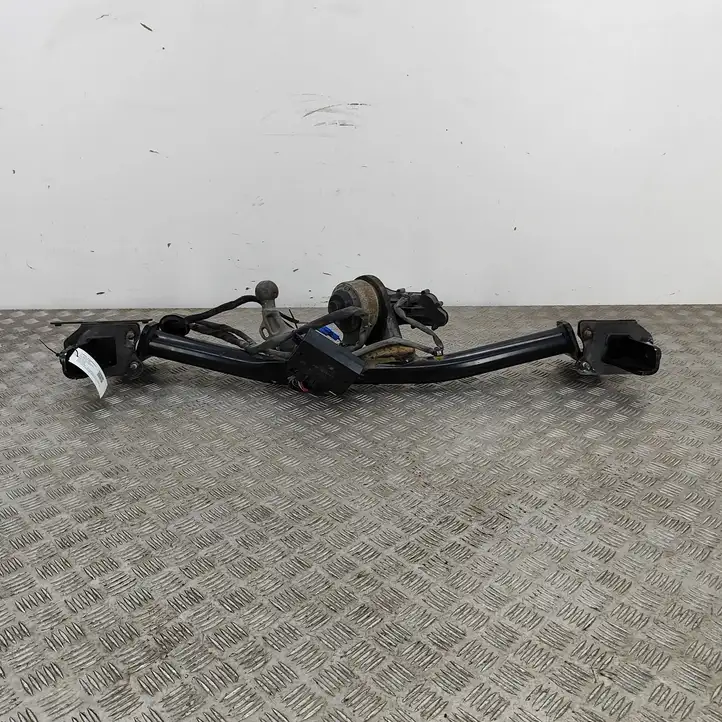 Mercedes-Benz C W205 (2014 - 2021) 10056010 Комплект буксировочного крюка — фото 1