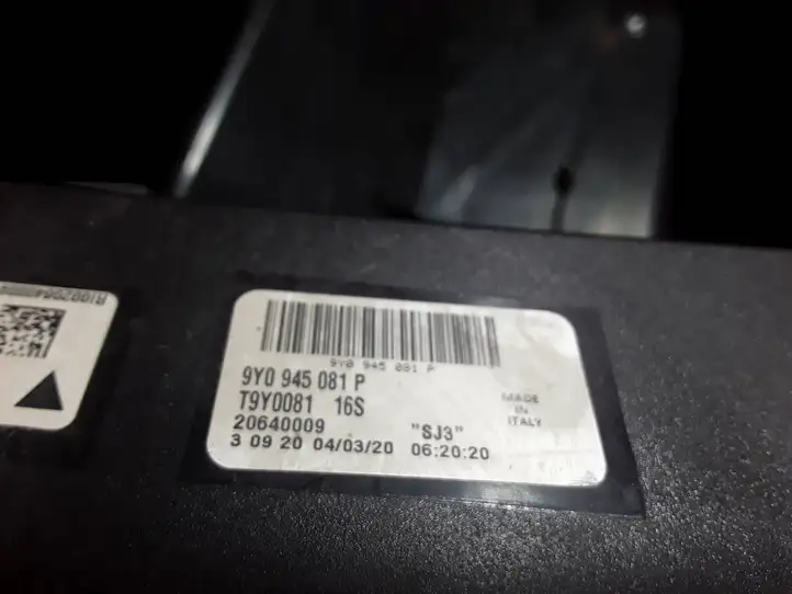 Porsche Cayenne (9Y0 9Y3) (2018 - ) 9Y0945081P Задний фонарь в крышке багажника — фото 1