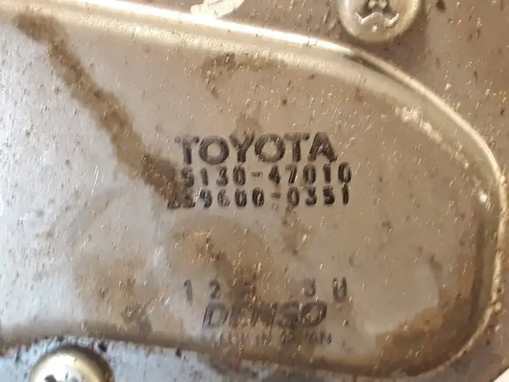 Toyota Prius (XW20) (2003 - 2009) 8513047010 Двигатель стеклоочистителя заднего стекла — фото 2