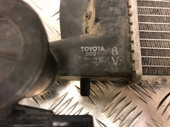 Toyota Avensis T250 (2006 - 2009) 4221725963 Радиатор охлаждающей жидкости двигателя — фото 2