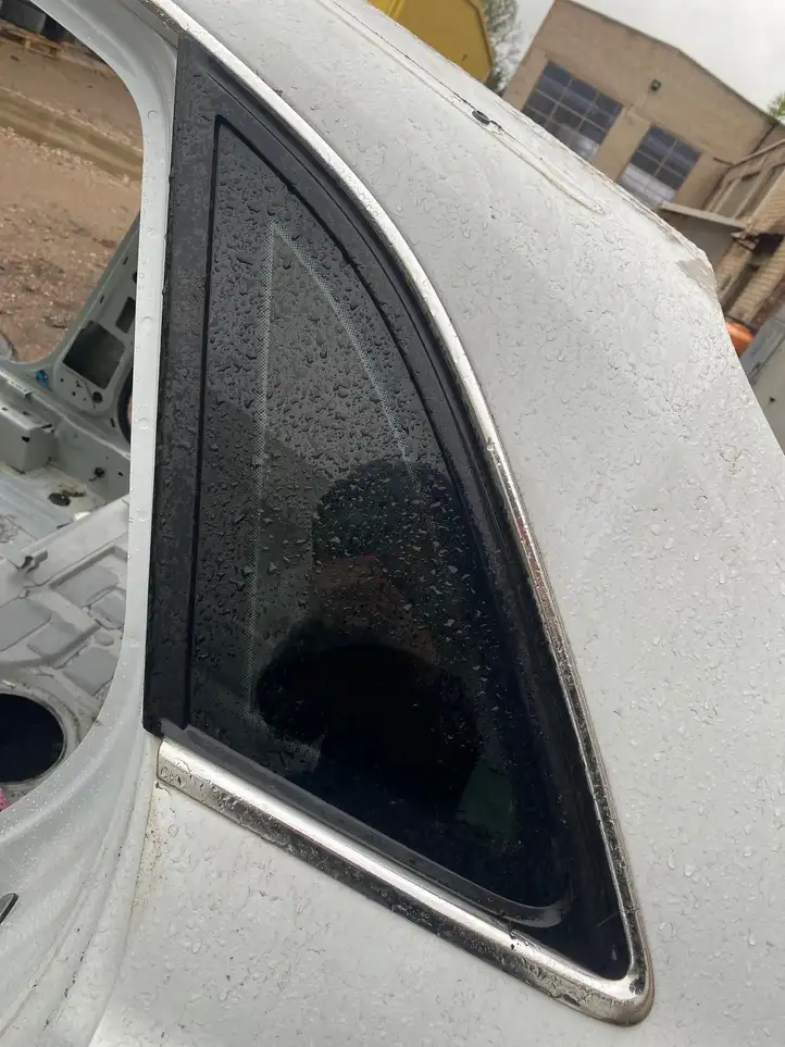Audi Q3 8U (2011 - 2014) 43R00048 Заднее боковое стекло — фото 1