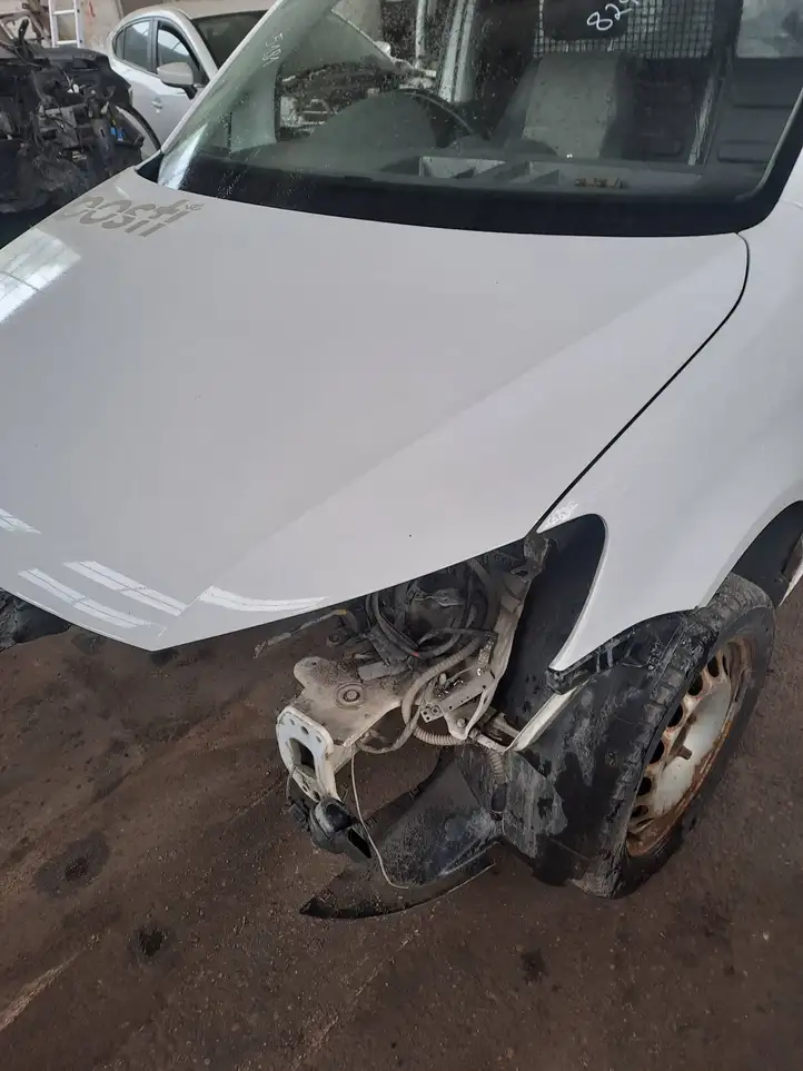 Volkswagen Caddy (2010 - 2015) Nocode Крышка двигателя декоративная — фото 3