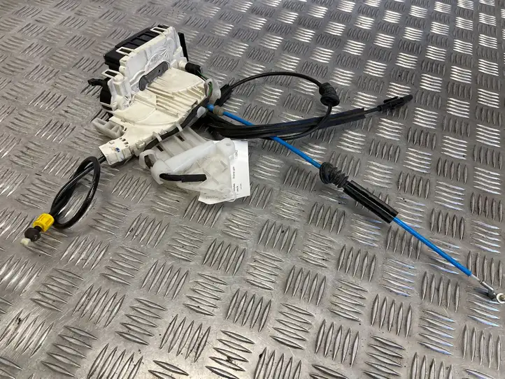 Mercedes-Benz E W212 (2009 - 2016) A2047301435 Замок задней двери — фото 2