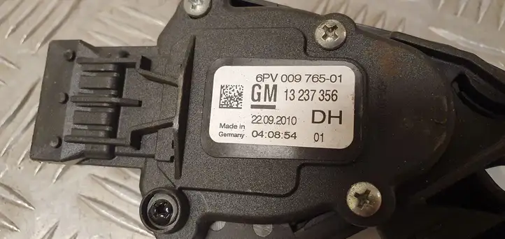 Opel Insignia A (2008 - 2017) 13237356 Педаль акселератора — фото 2