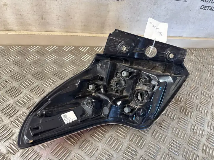 Toyota RAV 4 (XA40) (2012 - 2018) 8155042201 Задний фонарь в кузове — фото 3