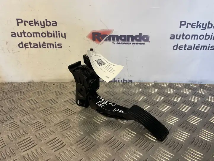 Opel Insignia A (2008 - 2017) 13237356 Педаль акселератора — фото 1