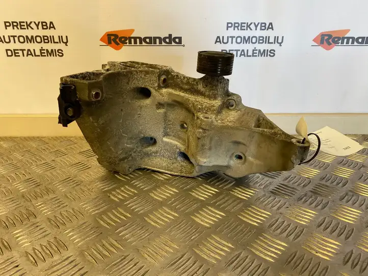 BMW 3 E90 E91 (2005 - 2012) 11167802639 Кронштейн генератора — фото 4