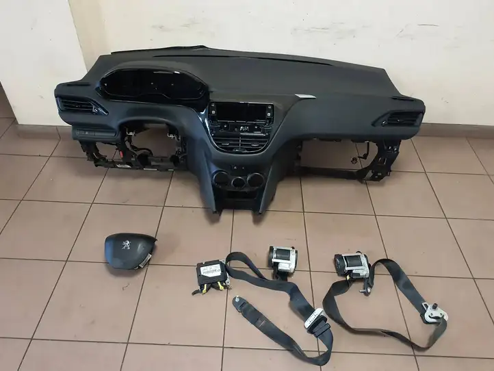 Peugeot 208 (2012 - 2015) 96746579ZDF Комплект подушек безопасности с торпедой — фото 1