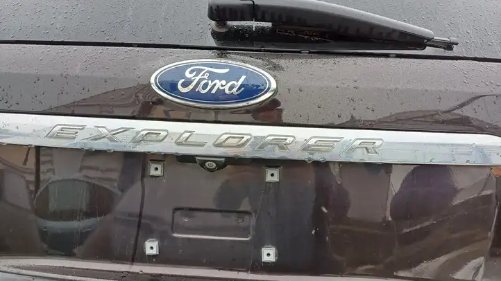 Ford Explorer (2010 - 2015) Крышка багажника — фото 4