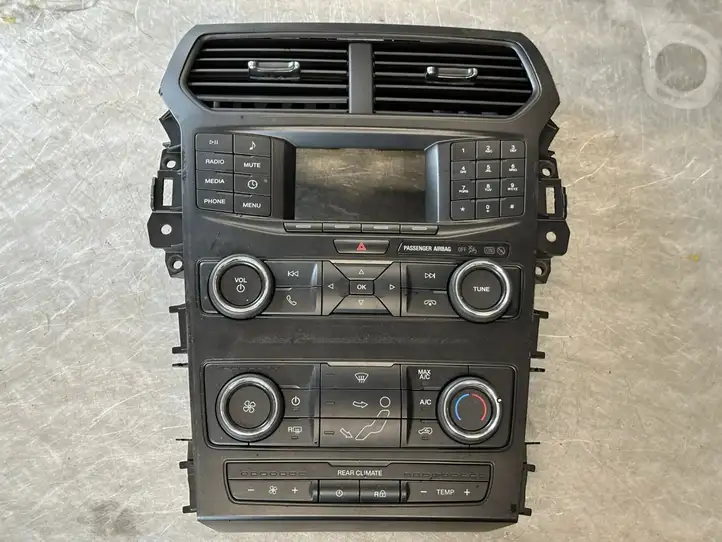 Ford Explorer (2010 - 2015) JB5T18A802LB Отделка магнитолы — фото 1