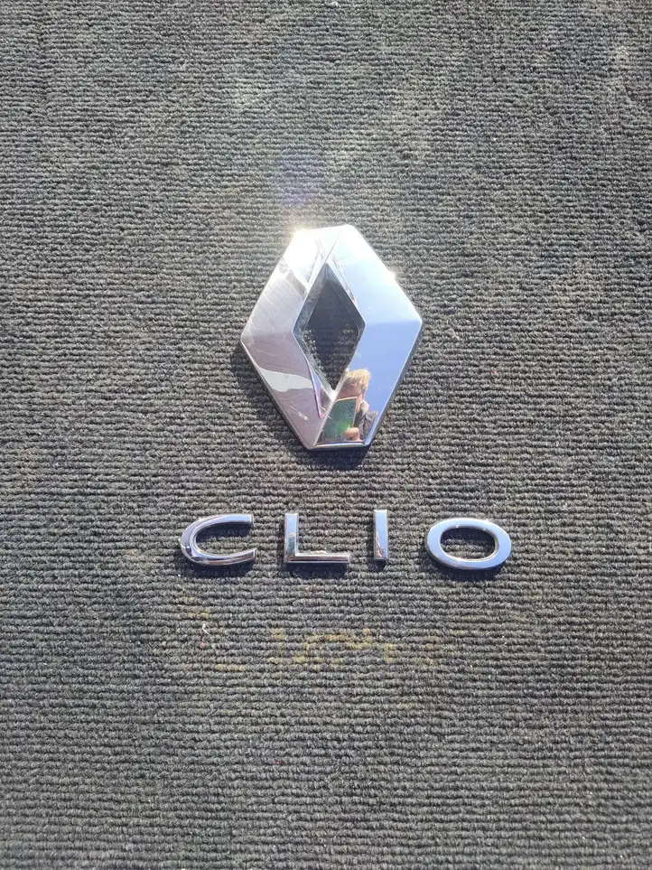 Renault Clio V (2019 - ) 908894950R Эмблема производителя — фото 1