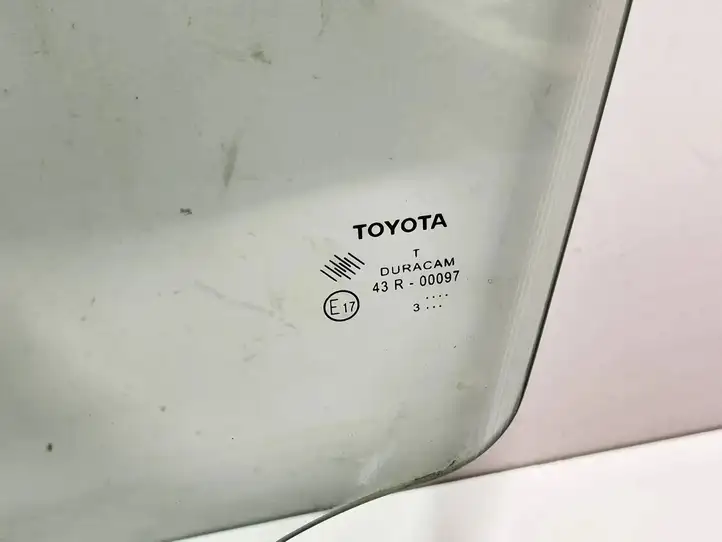 Toyota Verso (2012 - 2015) 681020F021 Стекло передней двери — фото 2